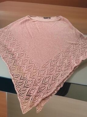 Vintage Y2K BCBGMAXAZRIA
Blush Pink Crochet Sweater Knit
Poncho One Size